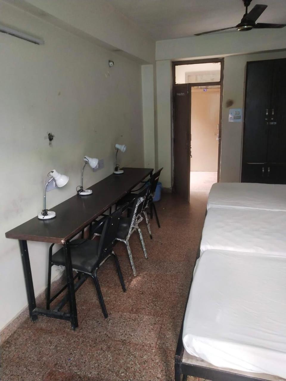 Abuzz Oxfordcaps Chanakya Hostel Солан Экстерьер фото